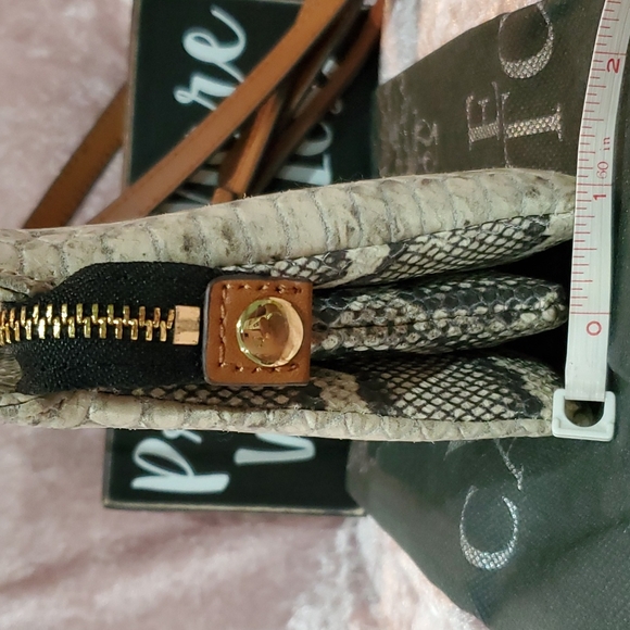 Vince Camuto Crossbody bag - Picture 3 of 13